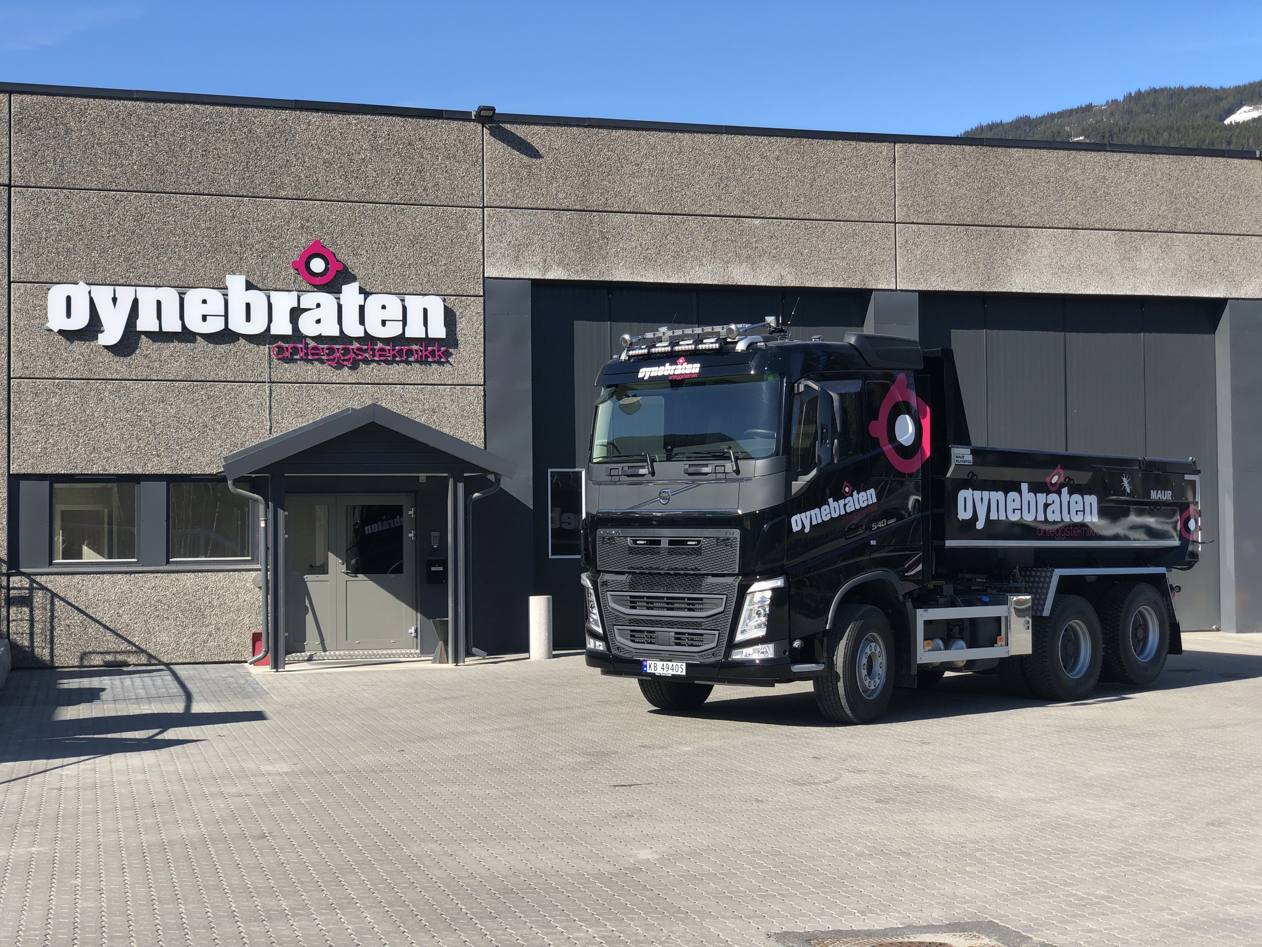 Velkommen til oss !      Vi holder til i Elvevegen 7  på Gol